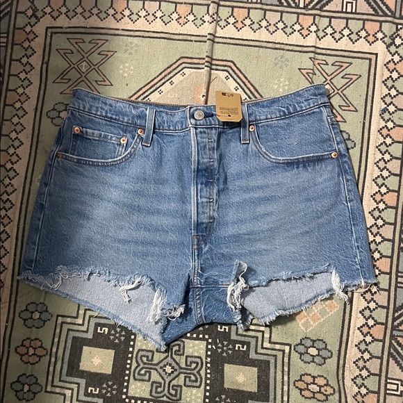 NWOT LEVIS 501 Denim Blue Women's Shorts - Picture 1 of 4
